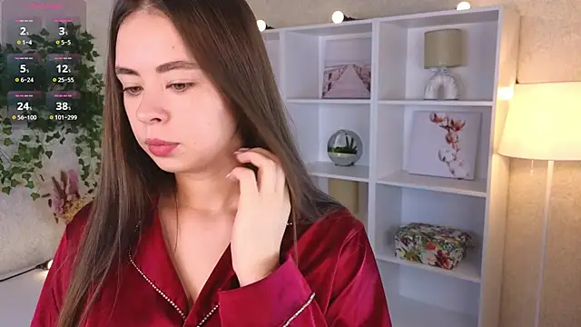 TraciMyntti online show from September 10, 2025, 1:26 am