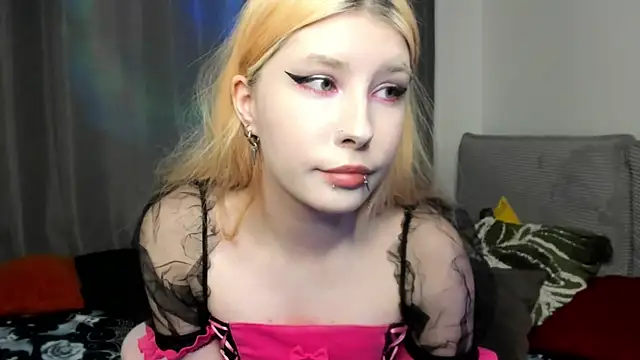 VelvetBlitz online show from November 25, 2025, 4:07 pm