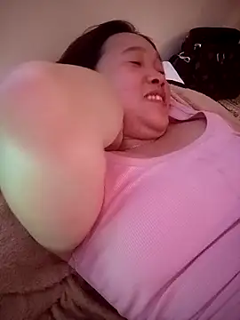 miumiu 00 online show from December 19, 2025, 2:30 pm