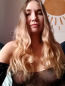 KisaVixen online show from November 14, 2025, 10:41 am