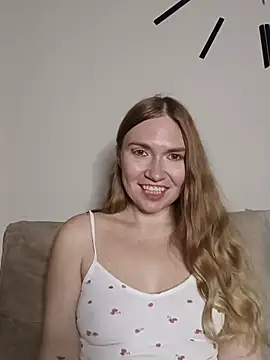 Snapshot of KisaVixen chatting on May 21, 2026, 7:33 pm KisaVixen online show from May 21, 2026, 7:33 pm