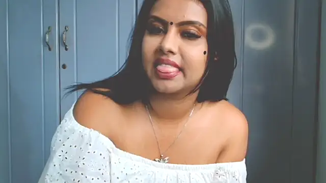 Snapshot of Indian_GlowingMiax chatting on October 10, 2025, 1:23 pm Indian GlowingMiax online show from October 10, 2025, 1:23 pm