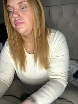 MysteriousMylaX online show from November 23, 2025, 1:54 pm