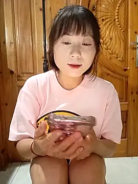 Snapshot of linda_bae00 chatting on May 8, 2026, 12:31 pm linda bae00 online show from May 8, 2026, 12:31 pm