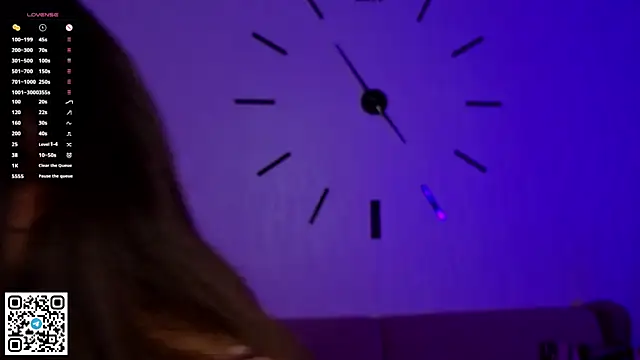 AlberthaEscue online show from November 3, 2025, 4:07 am