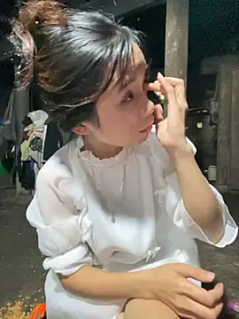 Snapshot of beobeo_2xx chatting on October 6, 2025, 10:16 am beobeo 2xx online show from October 6, 2025, 10:16 am