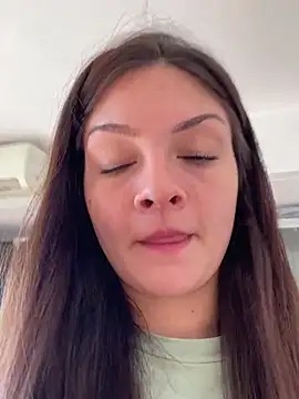 Danielaeliana online show from May 23, 2026, 5:23 pm