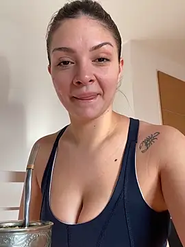 Danielaeliana online show from May 26, 2026, 7:01 pm