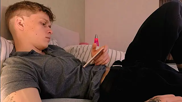 Snapshot of TalkingHead_0_ chatting on October 6, 2025, 11:44 am TalkingHead 0 online show from October 6, 2025, 11:44 am