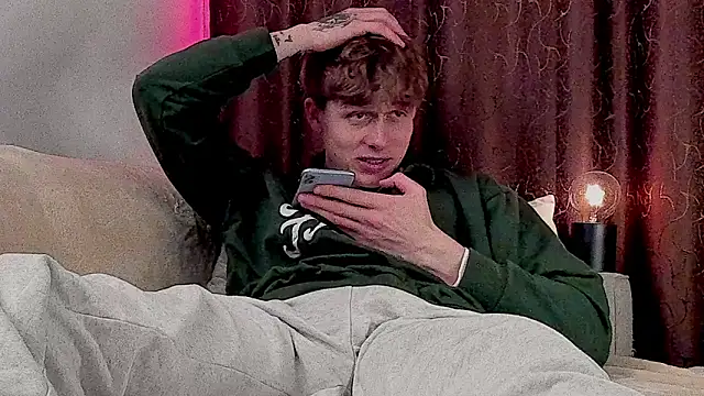 Snapshot of TalkingHead_0_ chatting on April 14, 2026, 7:52 pm TalkingHead 0 online show from April 14, 2026, 7:52 pm