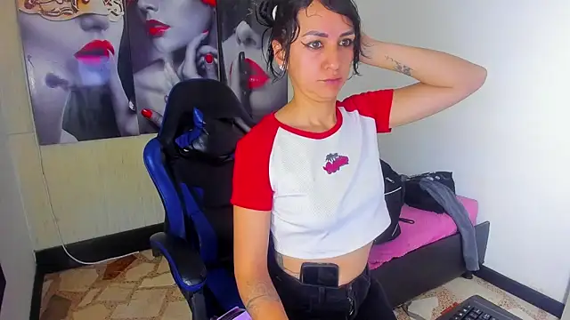 Snapshot of alison_moon7 chatting on November 13, 2025, 1:04 pm alison moon7 online show from November 13, 2025, 1:04 pm