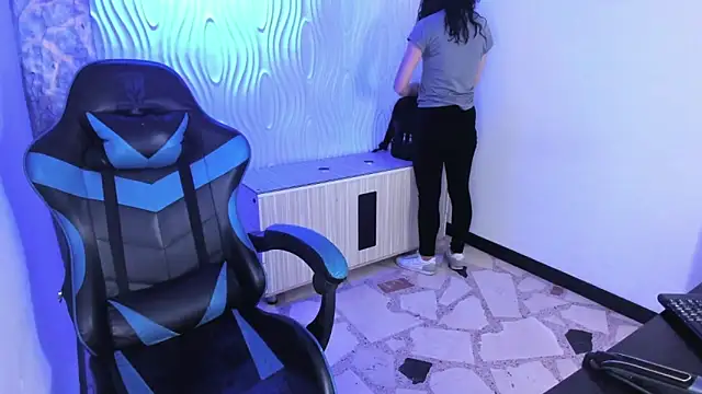 Snapshot of alison_moon7 chatting on November 8, 2025, 11:25 am alison moon7 online show from November 8, 2025, 11:25 am