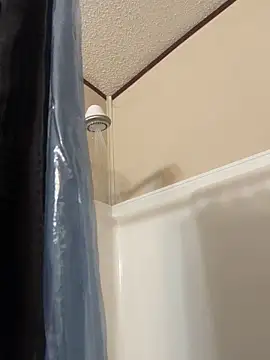 Snapshot of lillylooney chatting on October 16, 2025, 5:05 am lillylooney online show from October 16, 2025, 5:05 am