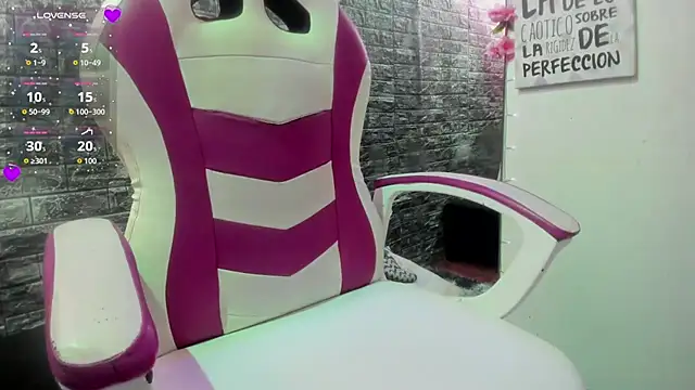 karoll  sex online show from October 17, 2025, 1:02 pm