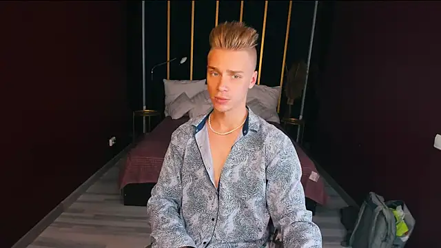 Snapshot of LawrenceMiles chatting on September 21, 2025, 4:50 am LawrenceMiles online show from September 21, 2025, 4:50 am