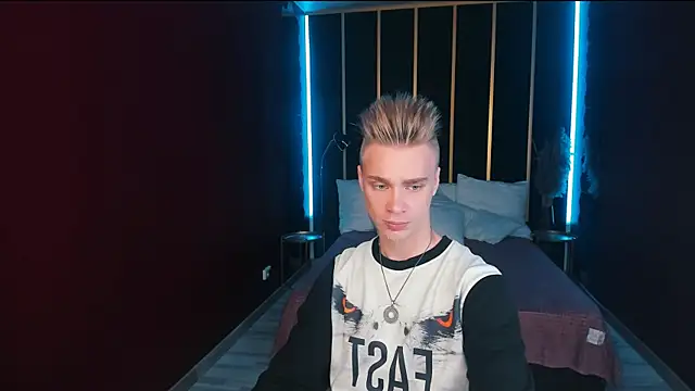 Snapshot of LawrenceMiles chatting on September 22, 2025, 10:43 am LawrenceMiles online show from September 22, 2025, 10:43 am