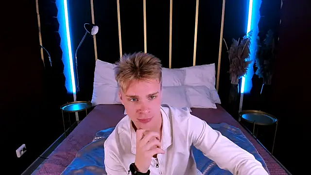 Snapshot of LawrenceMiles chatting on October 5, 2025, 11:23 am LawrenceMiles online show from October 5, 2025, 11:23 am