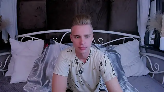 Snapshot of LawrenceMiles chatting on September 16, 2025, 11:00 am LawrenceMiles online show from September 16, 2025, 11:00 am