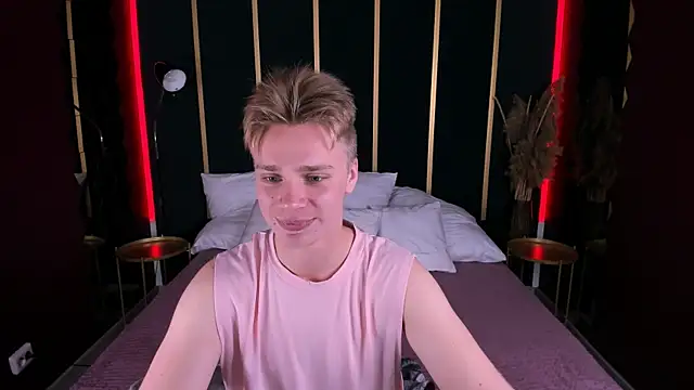 Snapshot of LawrenceMiles chatting on October 13, 2025, 10:39 am LawrenceMiles online show from October 13, 2025, 10:39 am