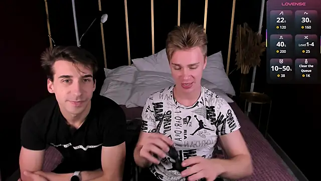 Snapshot of LawrenceMiles chatting on October 19, 2025, 8:33 pm LawrenceMiles online show from October 19, 2025, 8:33 pm