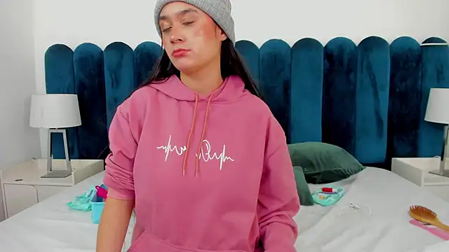 EmilyHanks  online show from November 14, 2025, 11:19 pm