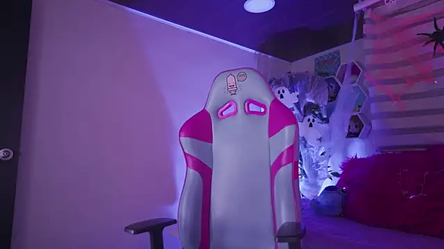 Snapshot of Lana_Dreams_ chatting on October 21, 2025, 12:32 am Lana Dreams online show from October 21, 2025, 12:32 am