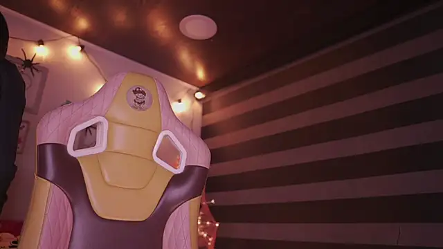 Snapshot of Lana_Dreams_ chatting on October 29, 2025, 11:25 pm Lana Dreams online show from October 29, 2025, 11:25 pm