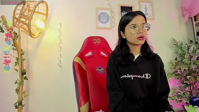 Snapshot of Lana_Dreams_ chatting on September 18, 2025, 1:36 pm Lana Dreams online show from September 18, 2025, 1:36 pm