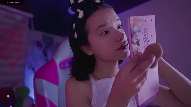 Snapshot of Lana_Dreams_ chatting on October 16, 2025, 12:19 am Lana Dreams online show from October 16, 2025, 12:19 am