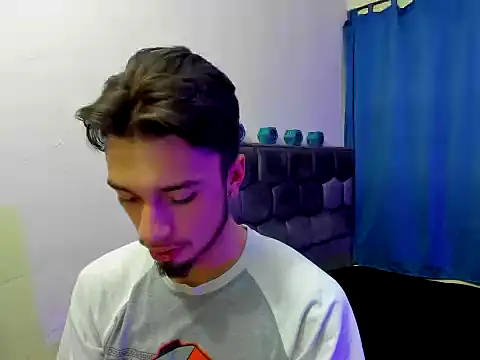 Snapshot of theostone chatting on September 19, 2025, 8:40 am theostone online show from September 19, 2025, 8:40 am