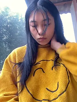 EmLy02 online show from November 12, 2025, 12:48 am