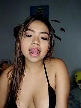 Snapshot of Emily__Hott chatting on October 30, 2025, 10:28 pm Emily Hott online show from October 30, 2025, 10:28 pm