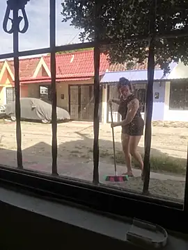 Nina vallon online show from November 4, 2025, 1:26 pm