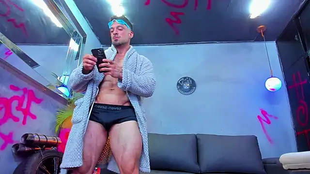 Snapshot of dennis_cox1 chatting on September 11, 2025, 12:32 am dennis cox1 online show from September 11, 2025, 12:32 am