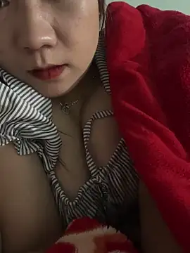 qinejr37 online show from November 23, 2025, 1:54 pm