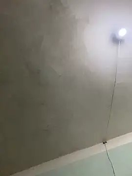 qinejr37 online show from November 25, 2025, 2:12 am