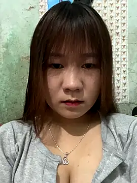 qinejr37 online show from December 15, 2025, 1:33 am