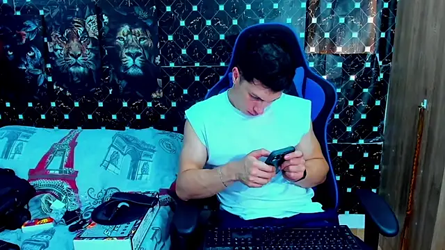 javiersexymann online show from December 19, 2025, 7:38 pm