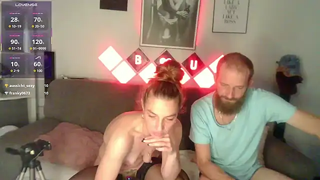 Snapshot of XBellaXundXUweX chatting on November 5, 2025, 10:46 pm XBellaXundXUweX online show from November 5, 2025, 10:46 pm