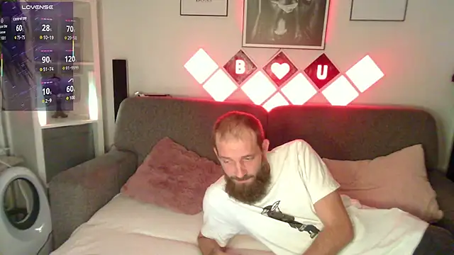 Snapshot of XBellaXundXUweX chatting on November 4, 2025, 8:12 pm XBellaXundXUweX online show from November 4, 2025, 8:12 pm