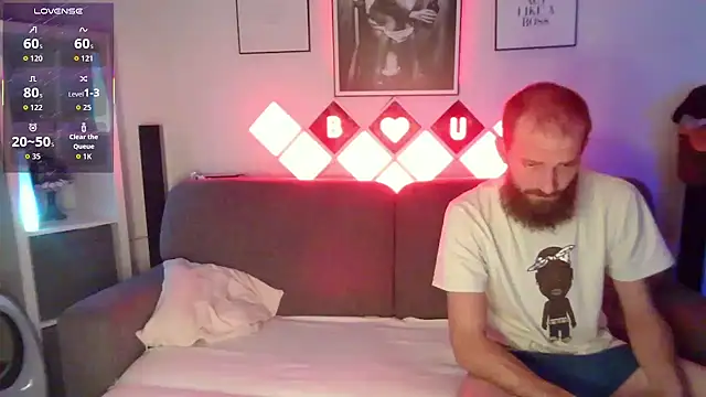 Snapshot of XBellaXundXUweX chatting on November 10, 2025, 8:14 pm XBellaXundXUweX online show from November 10, 2025, 8:14 pm