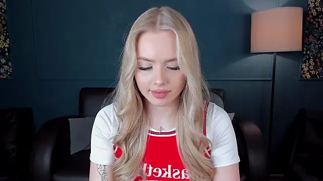 AvroraGoldie online show from October 5, 2025, 10:39 am