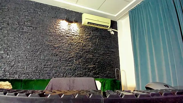 Snapshot of AnneSins chatting on October 13, 2025, 5:47 pm AnneSins online show from October 13, 2025, 5:47 pm