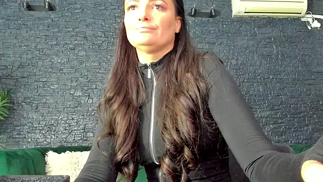 Snapshot of AnneSins chatting on October 2, 2025, 6:00 pm AnneSins online show from October 2, 2025, 6:00 pm