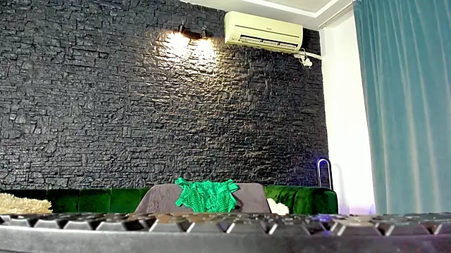 Snapshot of AnneSins chatting on October 12, 2025, 5:14 pm AnneSins online show from October 12, 2025, 5:14 pm