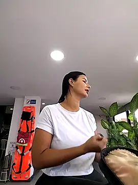 gabysanta  online show from October 28, 2025, 12:59 pm