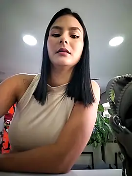 gabysanta  online show from November 7, 2025, 1:04 pm