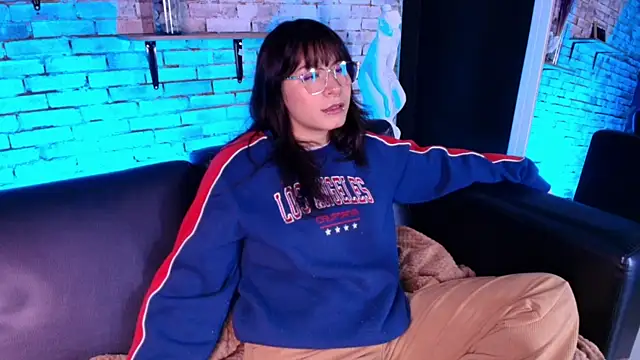 kitty malach online show from December 21, 2025, 3:19 am