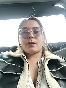 Eiimy pretty online show from December 5, 2025, 7:23 pm