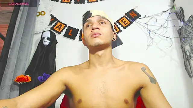 Snapshot of Angel_latinboy chatting on October 23, 2025, 5:11 pm Angel latinboy online show from October 23, 2025, 5:11 pm